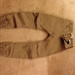 Arc Leg, khaki colored